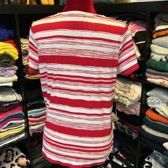 🪷 striped v neck tee. Large - Picture 5 of 5